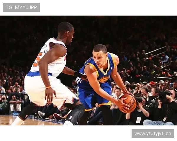 金州勇士鏖战纽约尼克斯上演巅峰对决引爆全场焦点激情角逐之夜